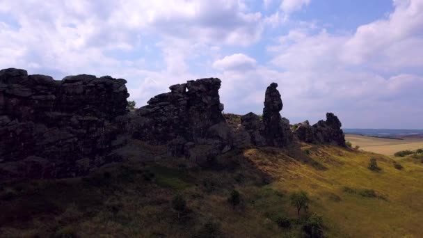 Flyg Tyskland Devils Wall i Harz Mountains, Teufelsmauer. Hösten solig dag. — Stockvideo