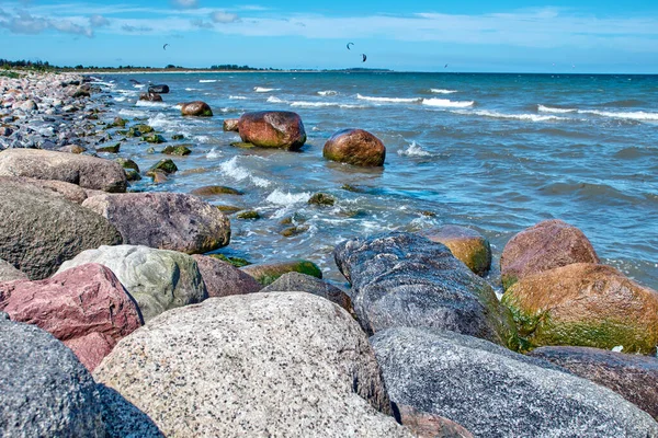 バルト海の岩場の海岸は. — ストック写真