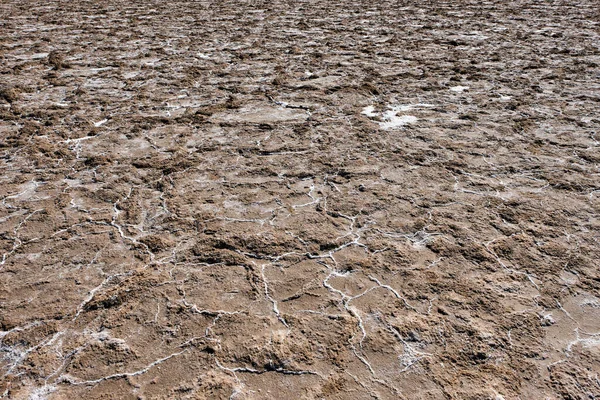 Kristályosított só a Badwater-medencében a Halál völgyében. — Stock Fotó