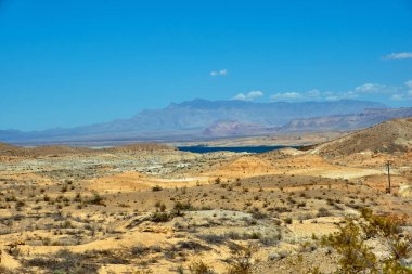 Nevada, ABD 'deki Fire State Park Vadisi' nde eşsiz kırmızı kumtaşı oluşumları.