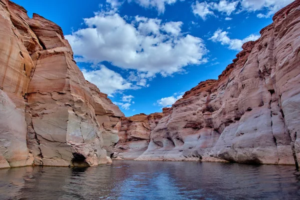 View of narrow, cliff-lined canyon from a boat in Glen Canyon National Recreation Area, Lake Powell, Arizona — Stock Photo, Image