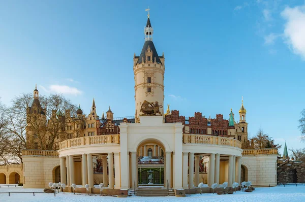 A gyönyörű, tündérmese vár Schwerin a téli időkben — Stock Fotó