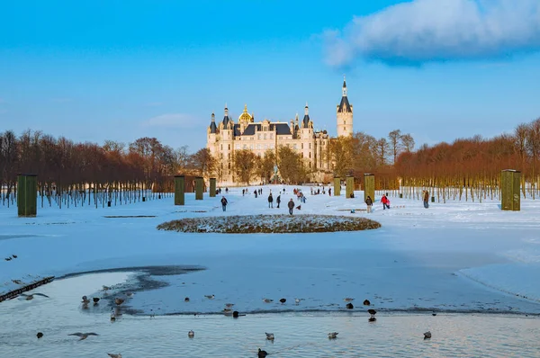 Piękny, bajkowy zamek Schwerin w okresie zimowym — Zdjęcie stockowe