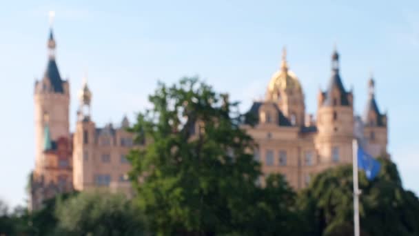 晴れた夏の日に美しいシュヴァリン城 — ストック動画