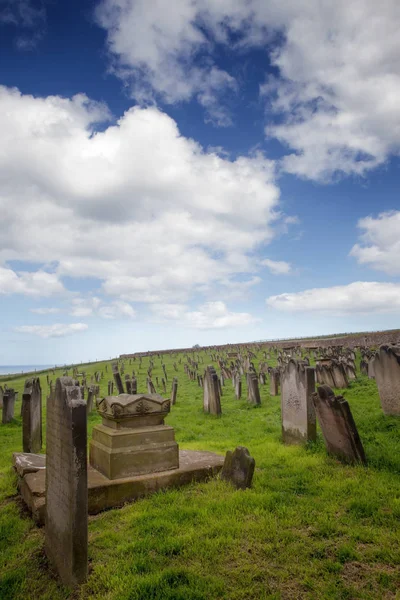 Anglii Hrabstwie North Yorkshire Nagrobki Cmentarz Mary Whitby — Zdjęcie stockowe