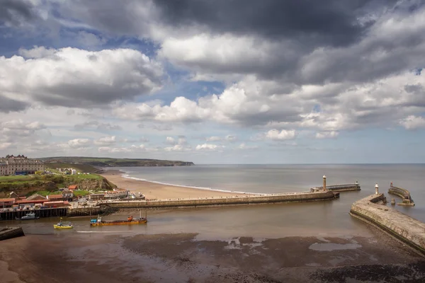 Looking Whitby Seaside Town Yorkshire Northern England — Stock Photo, Image