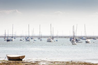 manzara Imge Batı mersea essex İngiltere'de alınan deniz üzerinde teknelerin