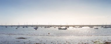 manzara Imge Batı mersea essex İngiltere'de alınan deniz üzerinde teknelerin