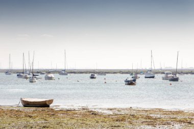 manzara Imge Batı mersea essex İngiltere'de alınan deniz üzerinde teknelerin