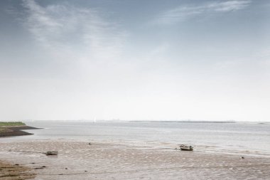 nehir kıyısında boyunca bir yürüyüş üzerinden rive crouch kulak 