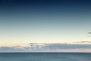 Bournemouth boyunca kıyı şeridi boyunca deniz manzarası görüntü