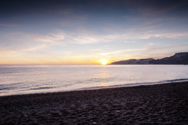 manzara plaj ve deniz güneş Kosta tropikal batıyor gibi almunecar İspanya