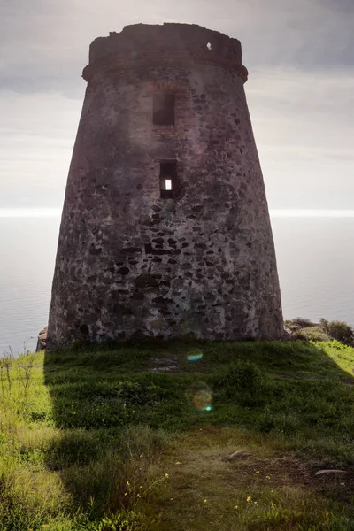 Almunecar İspanya eski taş watchtower — Stok fotoğraf