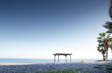 tekerlekli sandalye kullanıcısı için plaja erişim