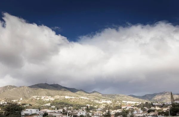 Benalmadena, město u montinas ve Španělsku — Stock fotografie