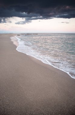 İspanya'da bir plajda gün batımı