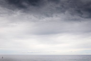 dramatik gökyüzü ve okyanus 