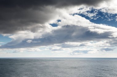 dramatik gökyüzü ve okyanus 