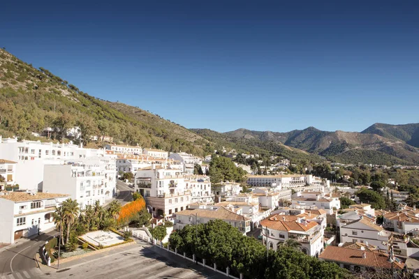 Casa en la ladera de la montaña de mijas —  Fotos de Stock