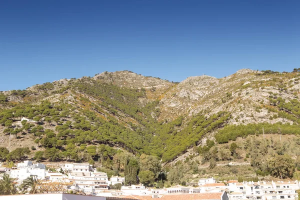 Casa en la ladera de la montaña de mijas —  Fotos de Stock