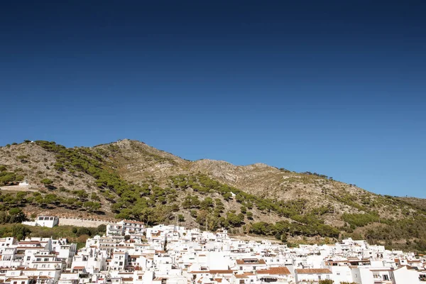 Casa en la ladera de la montaña de mijas —  Fotos de Stock