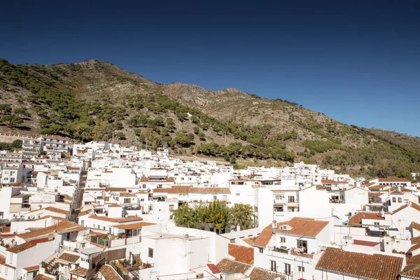 Casa en la ladera de la montaña de mijas —  Fotos de Stock