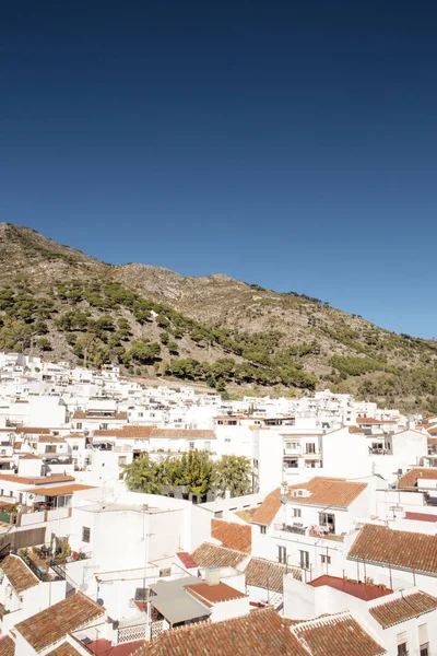 Casa en la ladera de la montaña de mijas —  Fotos de Stock