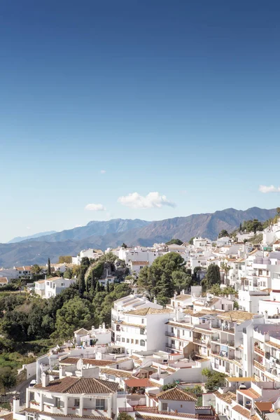 Casa en la ladera de la montaña de mijas —  Fotos de Stock