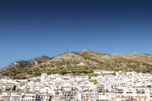 Casa en la ladera de la montaña de mijas —  Fotos de Stock