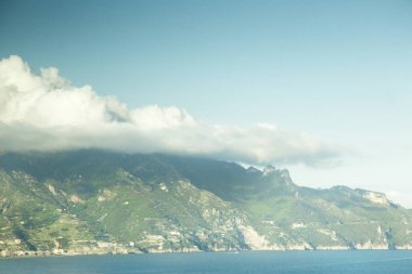 İtalya 'daki AIFI' nin kostüm hattı boyunca