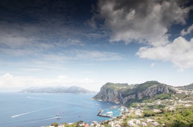 Capri 'deki ana limanın manzara görüntüsü