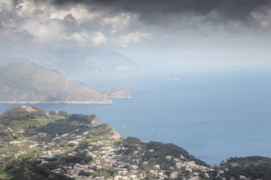 Capri adasındaki Monte Solaro 'nun bakış açısı