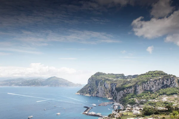 Capri 'deki ana limanın manzara görüntüsü — Stok fotoğraf