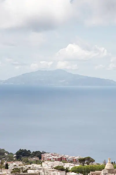 Морський пейзаж гори Везувій — стокове фото