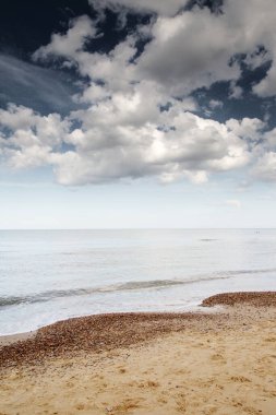 Norfolk Kuzey Denizi kıyısındaki Happisburgh kumsalının deniz manzarası 