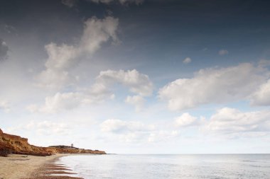 Norfolk Kuzey Denizi kıyısındaki Happisburgh kumsalının deniz manzarası 