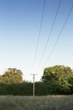 Essex İngiltere 'sindeki bir alandan geçen elektrik hatları