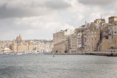 Malta 'daki büyük liman etrafında inşaat ve mimari