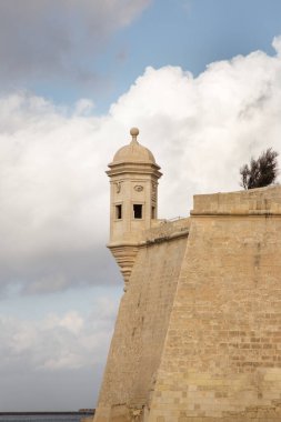 Duvardaki Grand Harbor 'a, Malta' daki Vedette 'e dikkat edin.