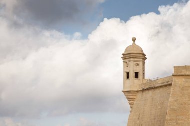 Duvardaki Grand Harbor 'a, Malta' daki Vedette 'e dikkat edin.