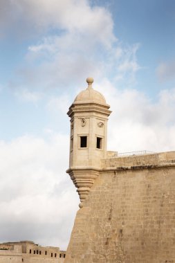 Duvardaki Grand Harbor 'a, Malta' daki Vedette 'e dikkat edin.