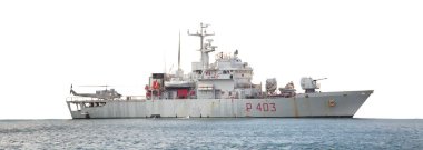 Savaş gemisi beyazlar üzerinde izole edildi.