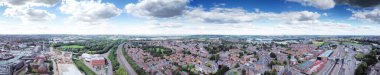 Oxfordshire, İngiltere 'deki Banbury şehir merkezinin tarihi pazar kasabasının panoramik hava manzarası