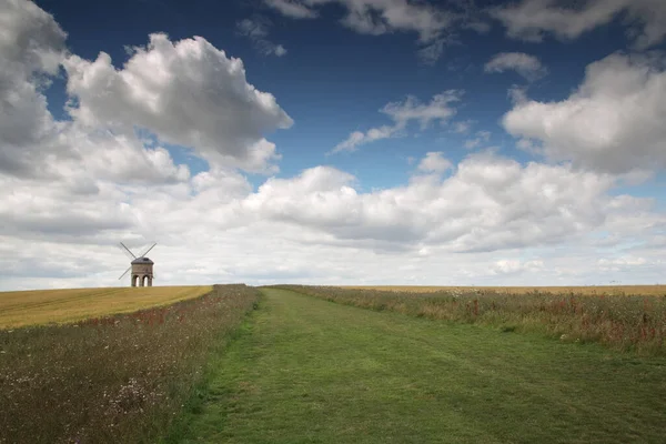 Obraz Krajobrazu Chesterton Windmill Niezwykłą Kamienną Wieżą Wiatrak Łukową Bazą — Zdjęcie stockowe