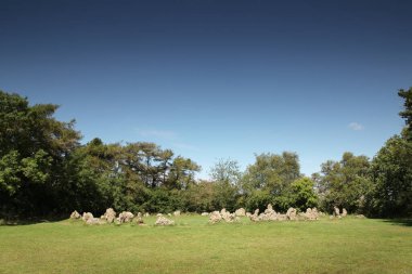 Kralların manzara görüntüsü. İngiltere 'deki Oxfordshire Warwickshire sınırındaki yuvarlak taşın bir parçası.