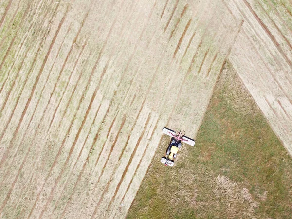 Imagem Acima Trator Que Trabalha Campo — Fotografia de Stock