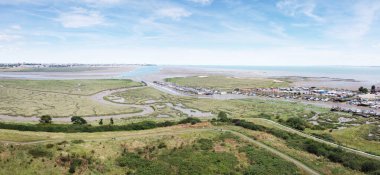 Canvey Adası 'nın sonundaki havadan deniz manzaralı. Denizin güneyine doğru bakıyor.
