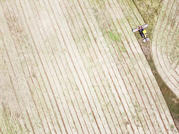 Imagem Acima Trator Que Trabalha Campo — Fotografia de Stock