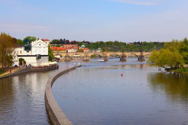 Charles Bridge yakınındaki tarihi kent 