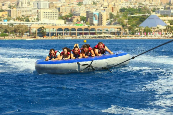 Eilat Israel Junho 2017 Esporte Extremo Mar Pessoas Felizes Atrações — Fotografia de Stock